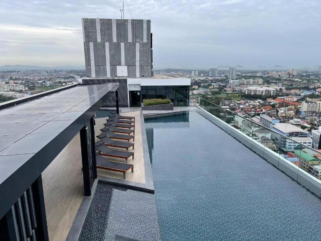 Kaws Theme Modern 1br - High Floor Seaview