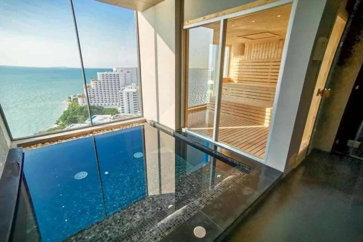 Kaws Theme Modern 1br - High Floor Seaview Pattaya