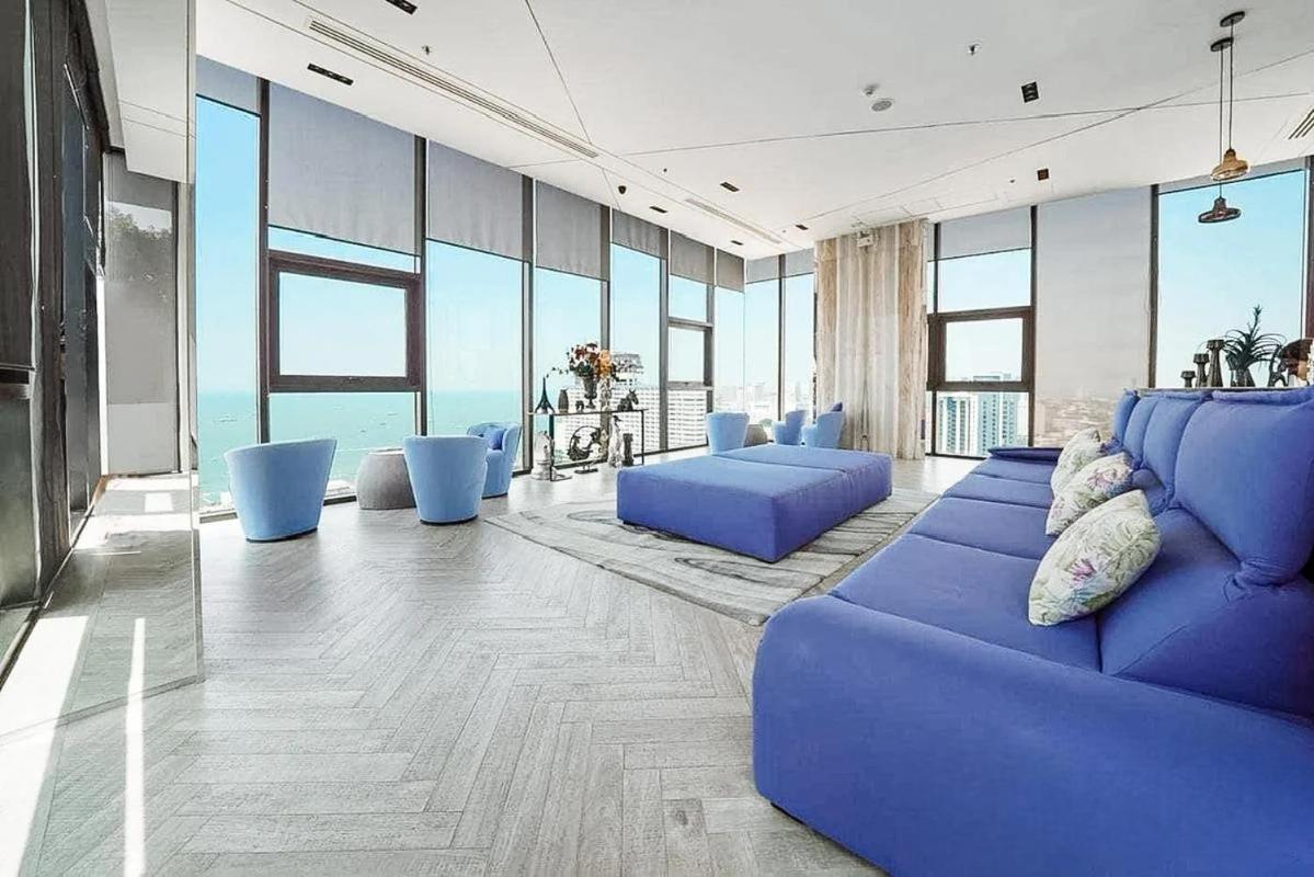 Apartment Kaws Theme Modern 1br - High Floor Seaview Pattaya