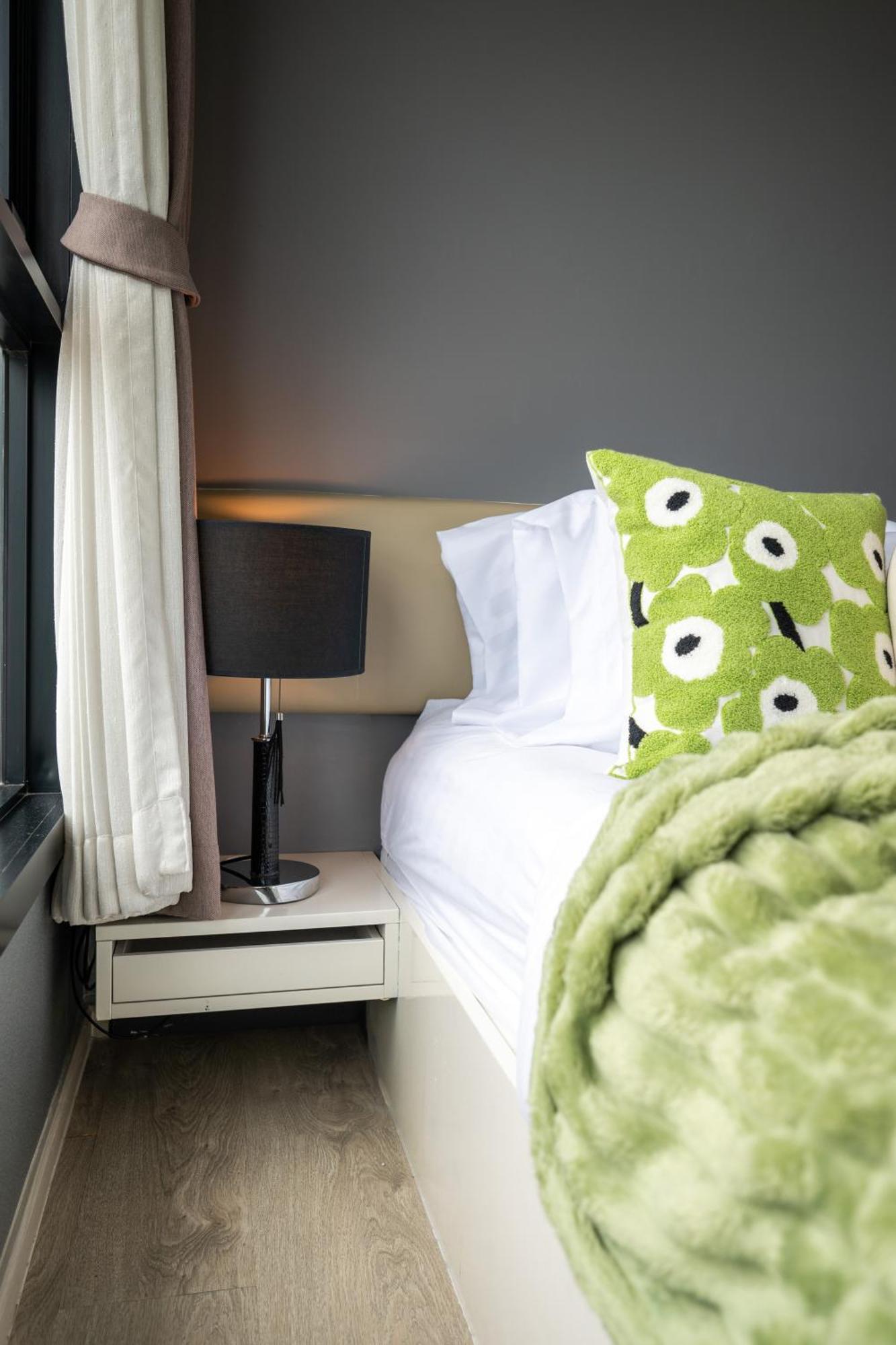 Apartment Kaws Theme Modern 1br - High Floor Seaview Pattaya