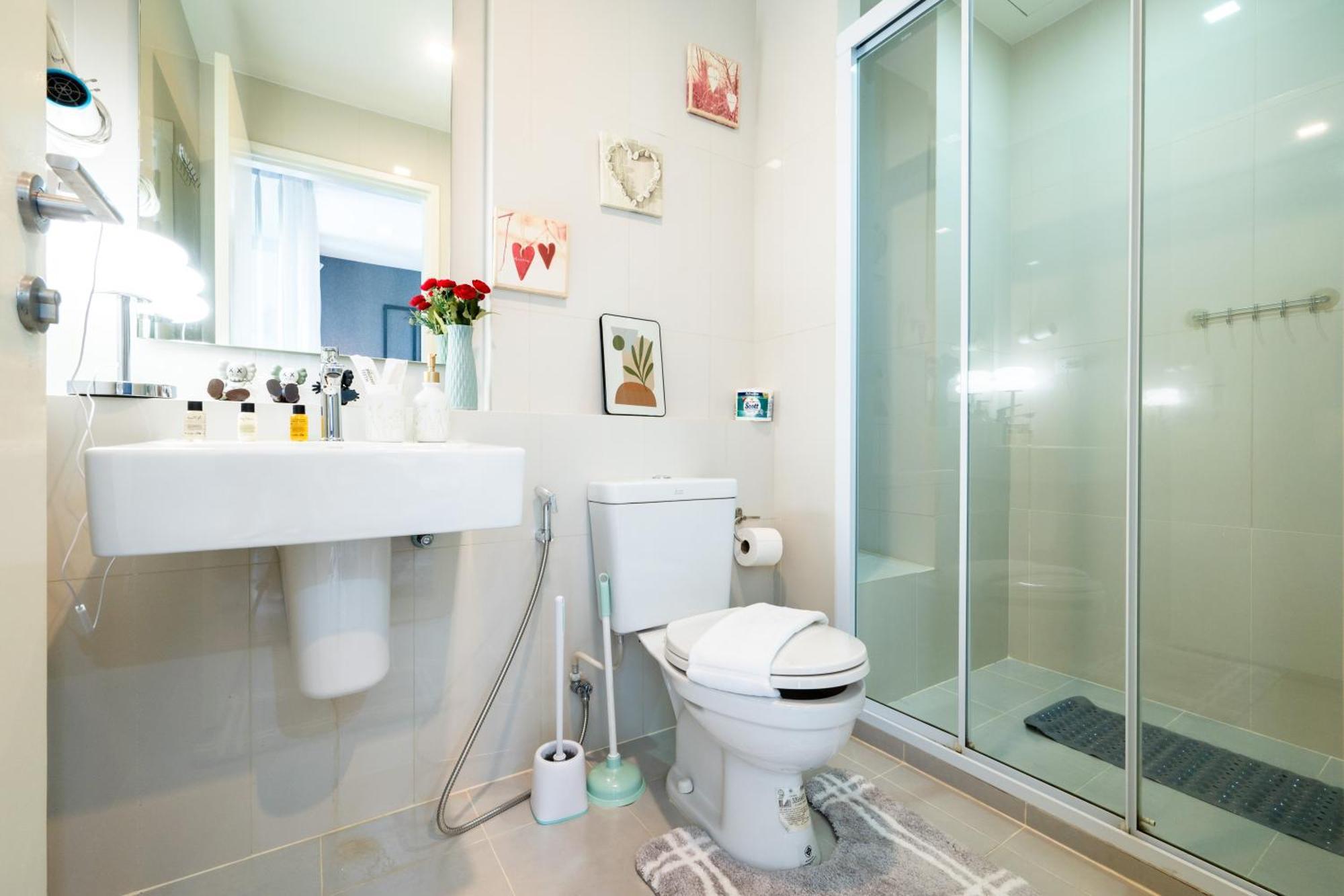 Kaws Theme Modern 1br - High Floor Seaview Pattaya