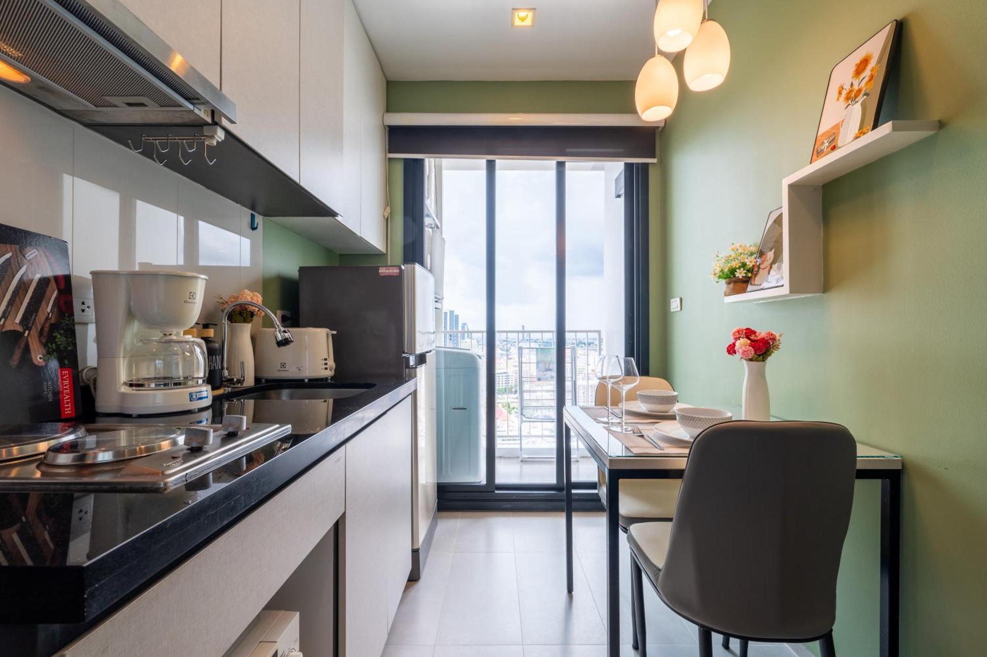 Kaws Theme Modern 1br - High Floor Seaview *