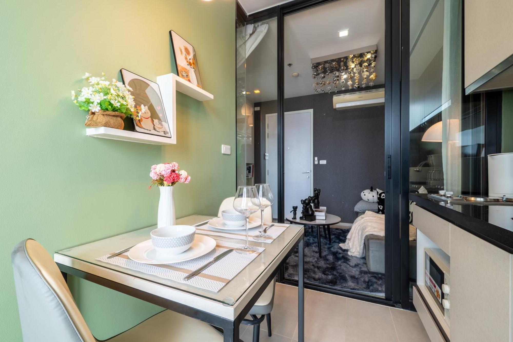 Kaws Theme Modern 1br - High Floor Seaview Apartment Pattaya