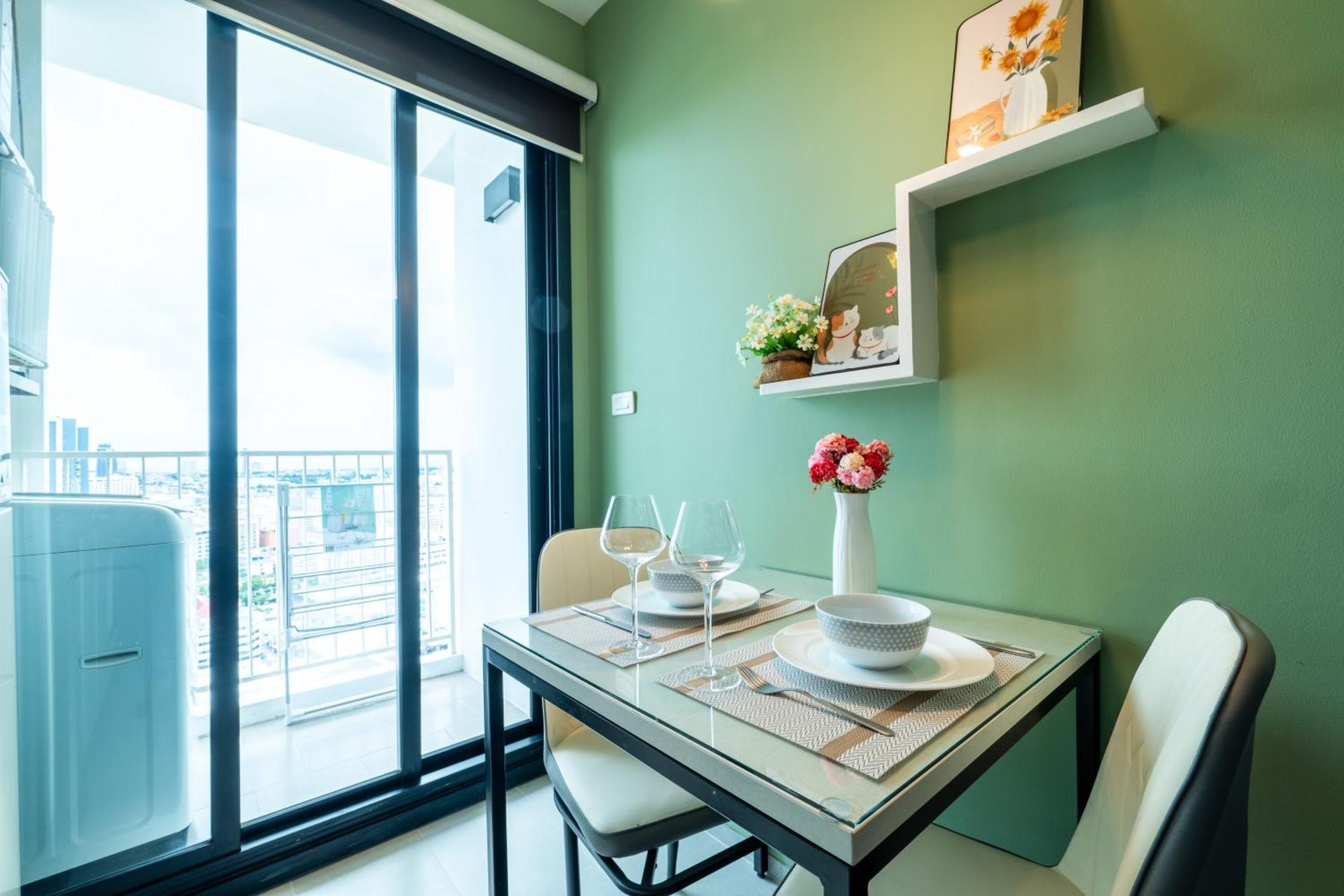 Kaws Theme Modern 1br - High Floor Seaview *