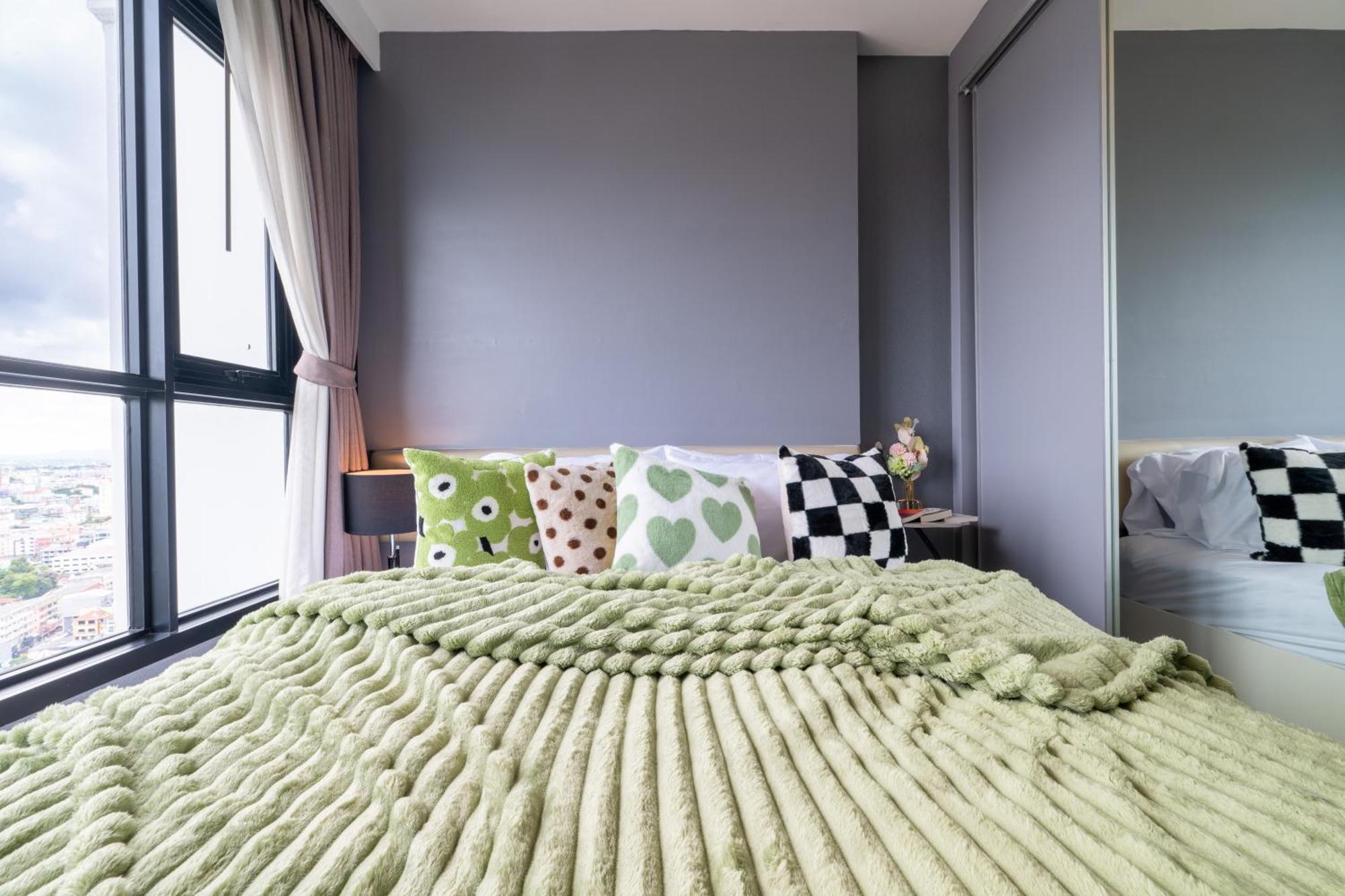 Kaws Theme Modern 1br - High Floor Seaview Pattaya