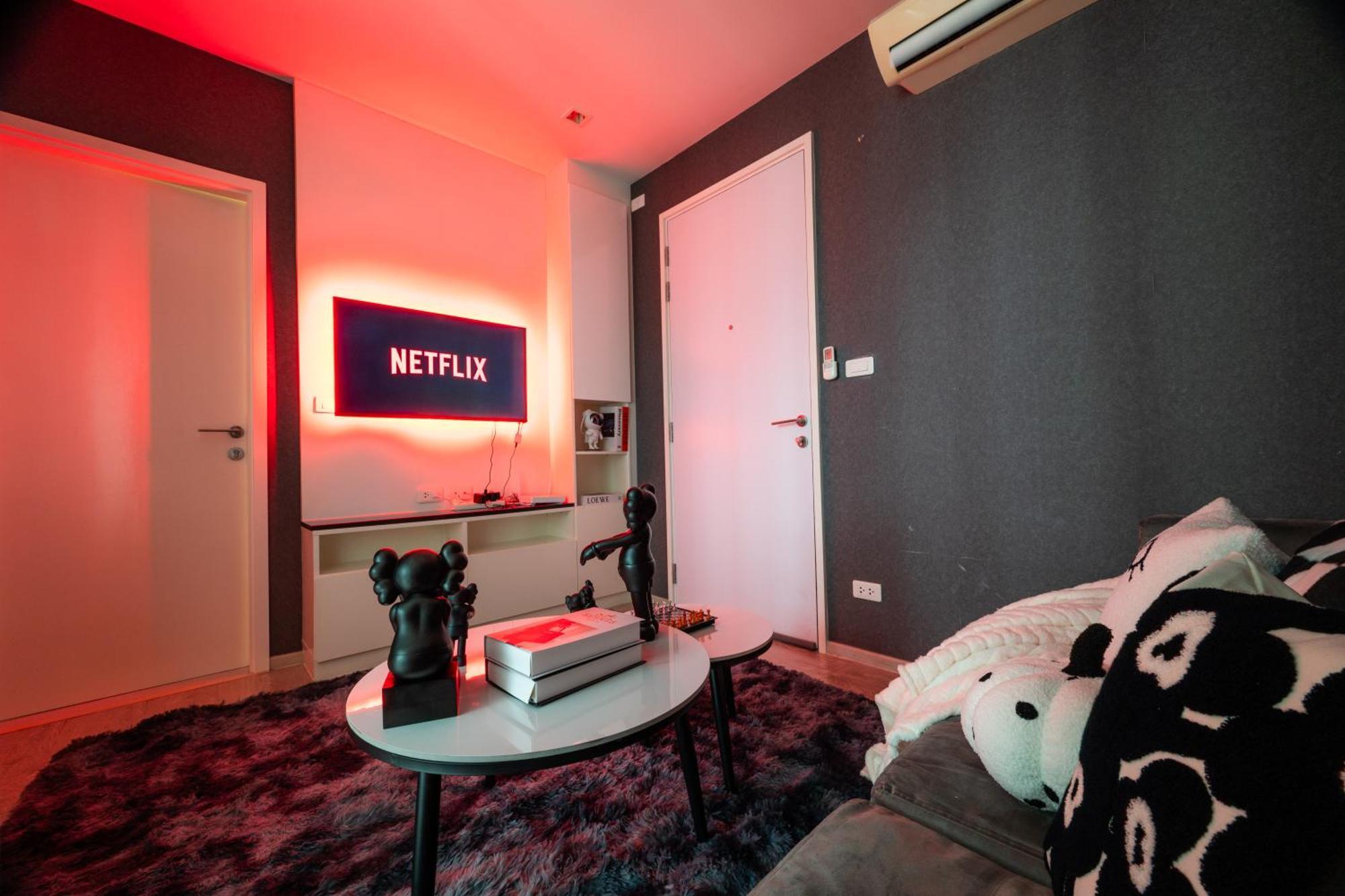 Kaws Theme Modern 1br - High Floor Seaview Pattaya