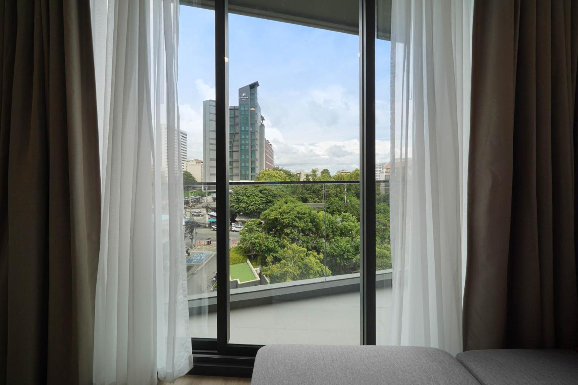 Edge 2bdrm Balcony View Pattaya
