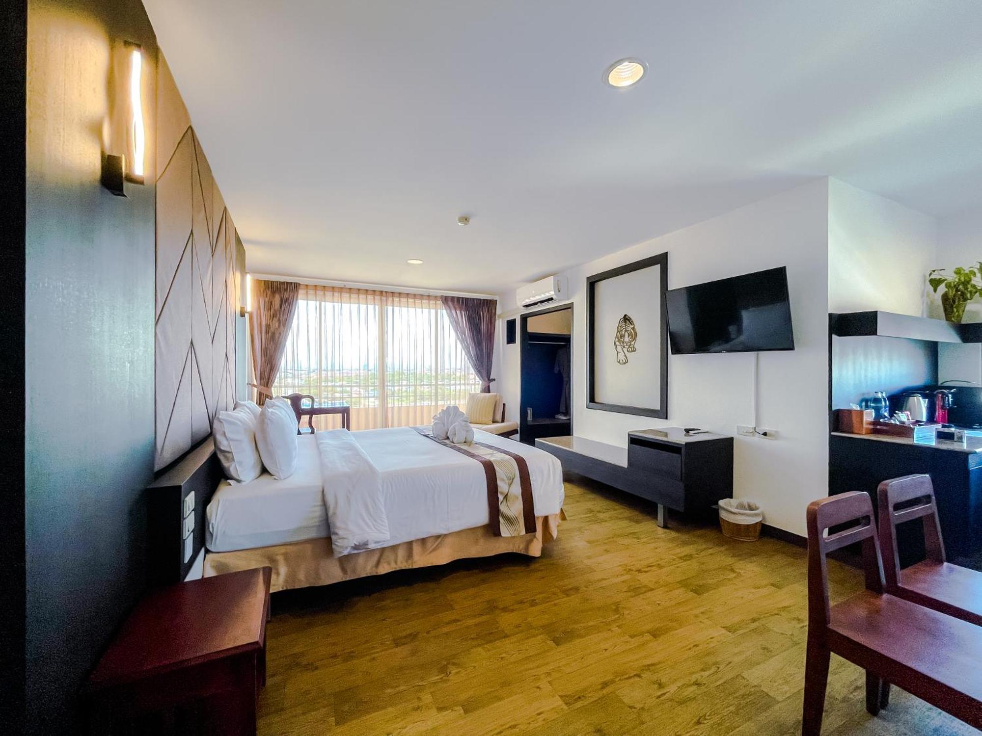 Eastern Grand Palace Hotel 4*