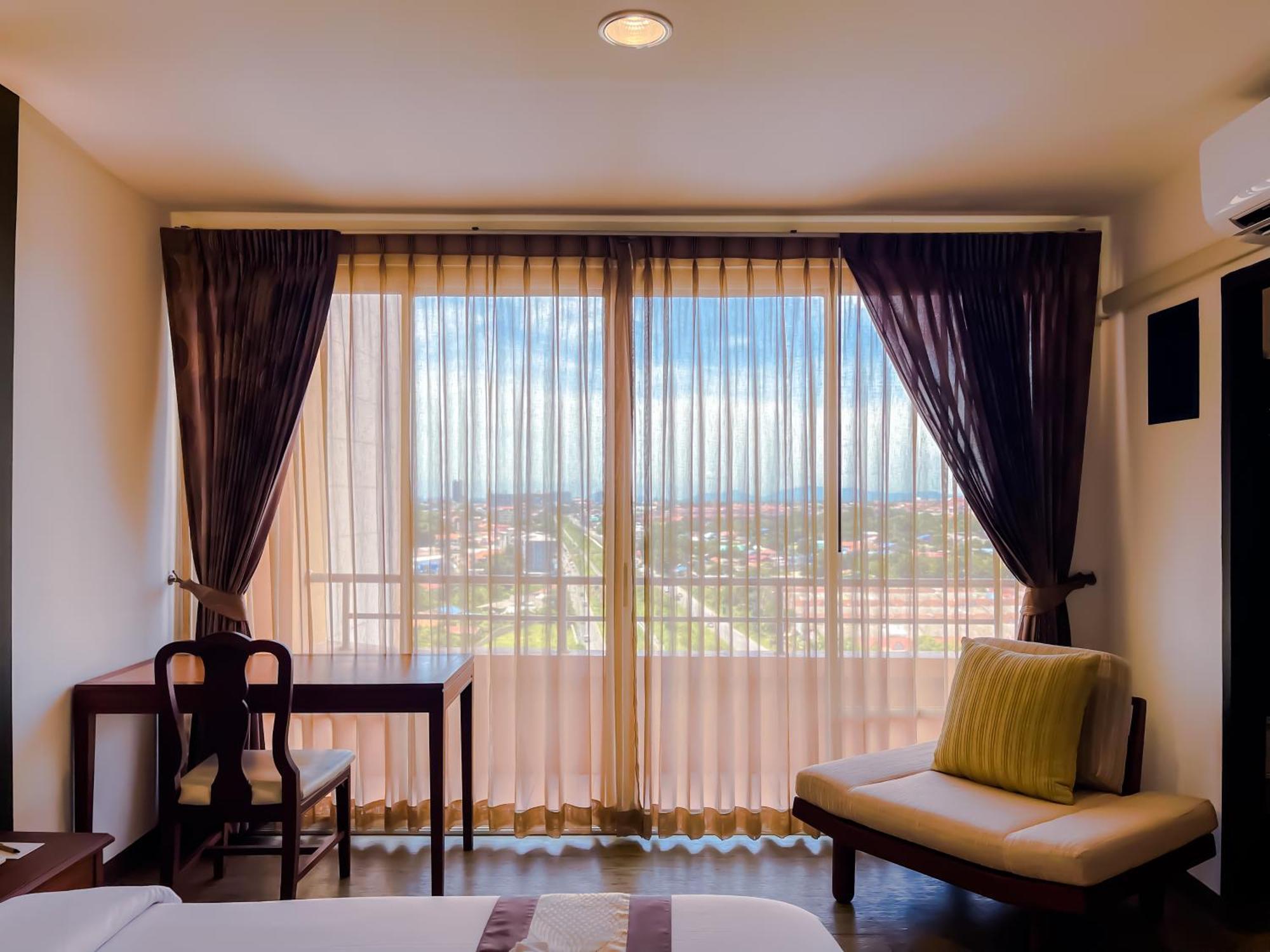 Eastern Grand Palace Hotel 4*