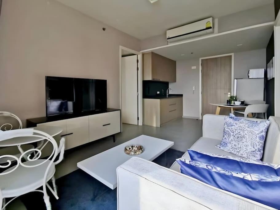 High Floor Sea View 2 Bedroom Near Walking Street *