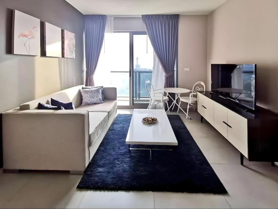 High Floor Sea View 2 Bedroom Near Walking Street *
