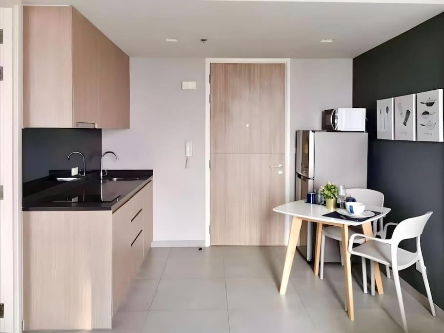 High Floor Sea View 2 Bedroom Near Walking Street * Pattaya