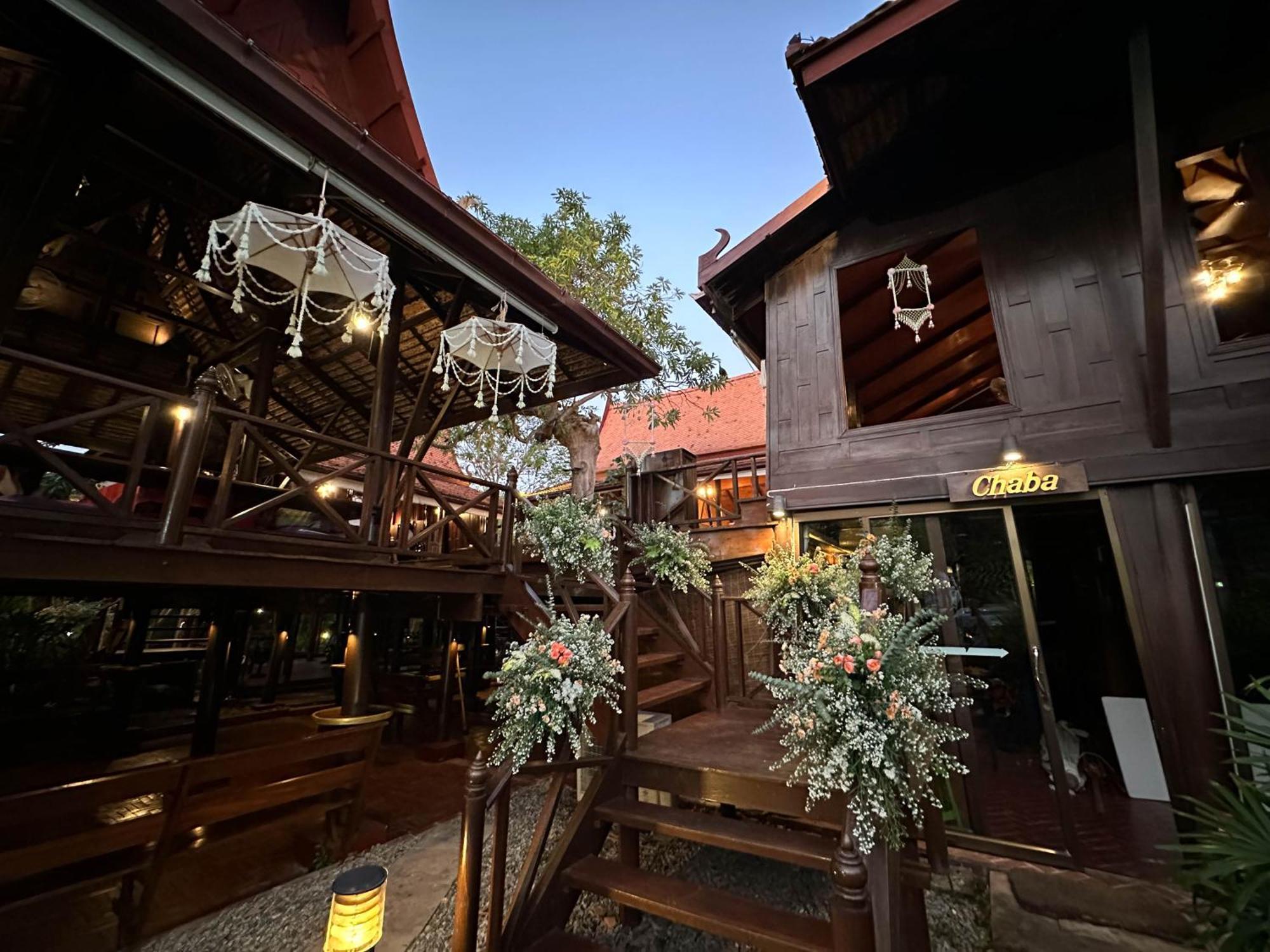 Sugar Hut & Restaurant Tempat peranginan 3*