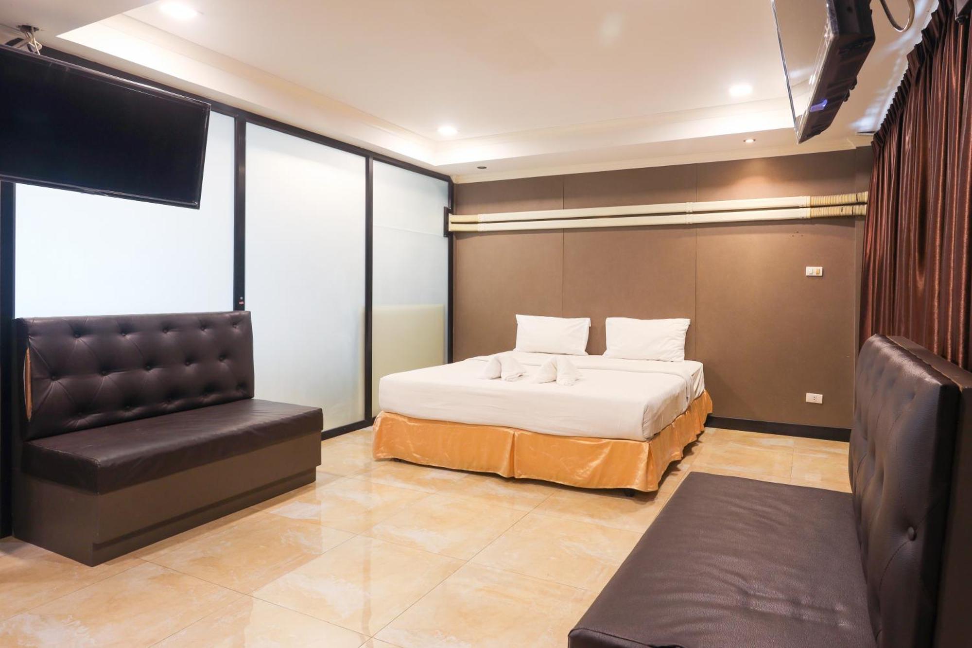Land Royal 4*