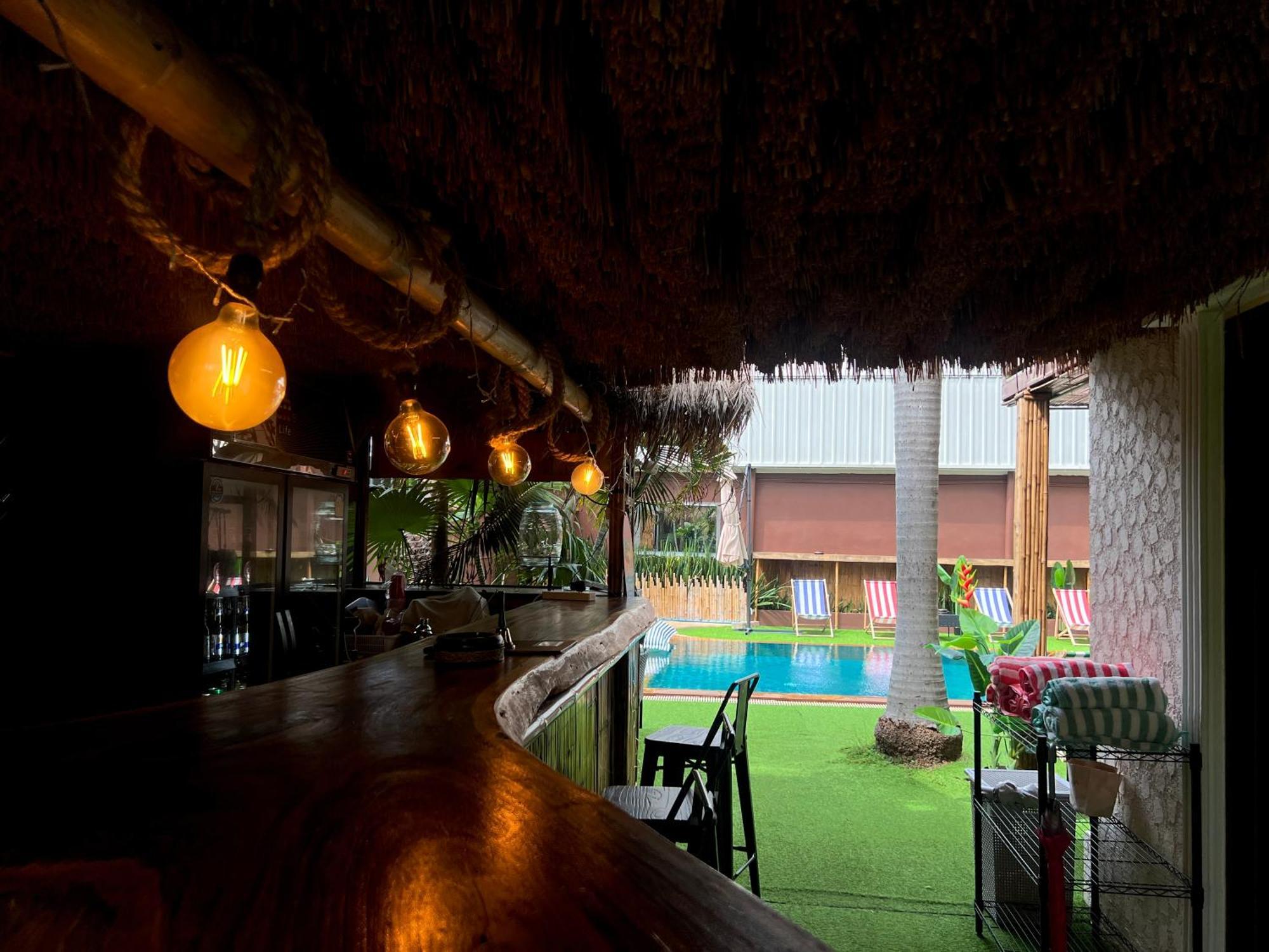 Smokers Beach Club & Resort Pattaya