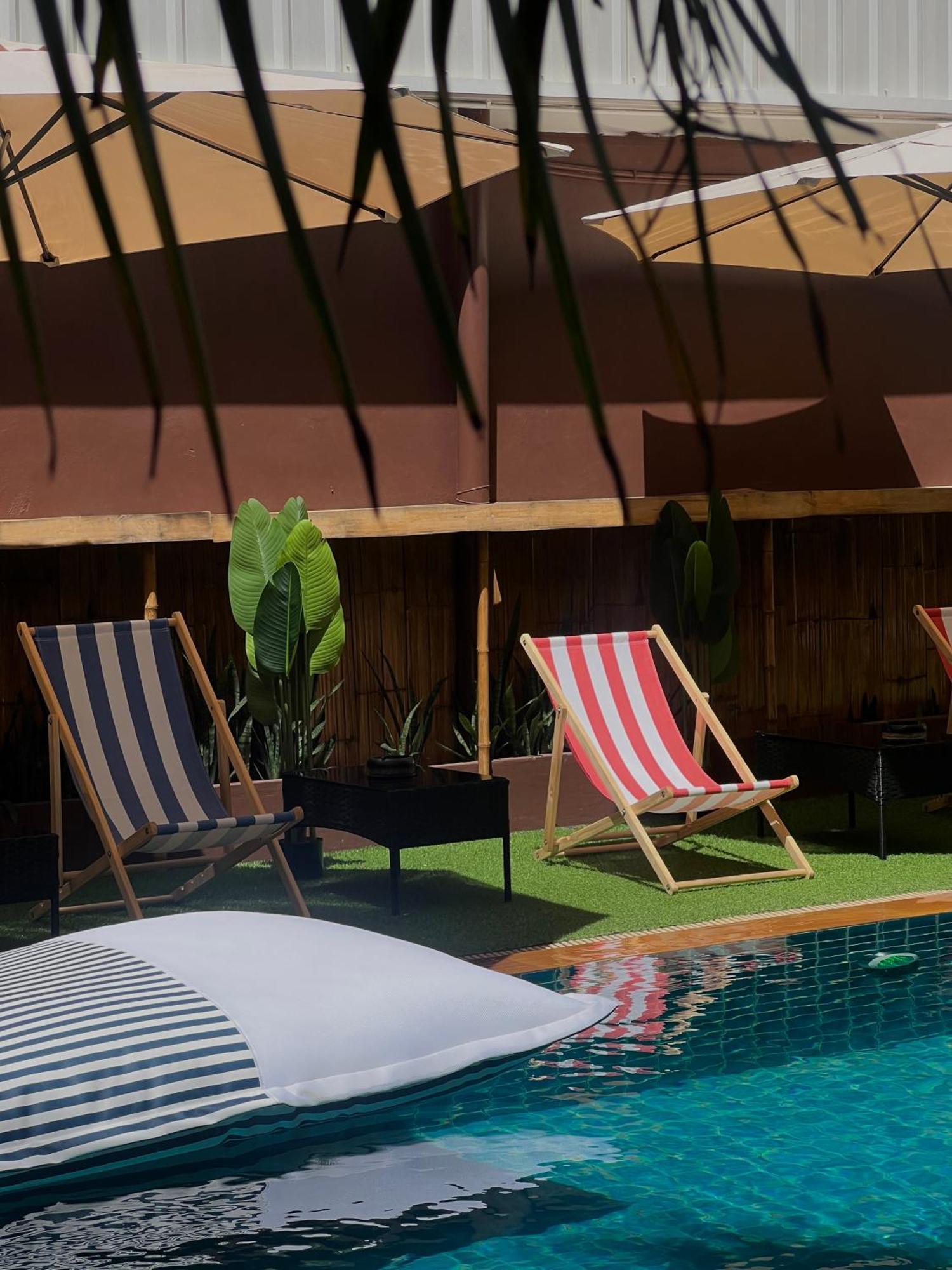 Smokers Beach Club & Resort Pattaya