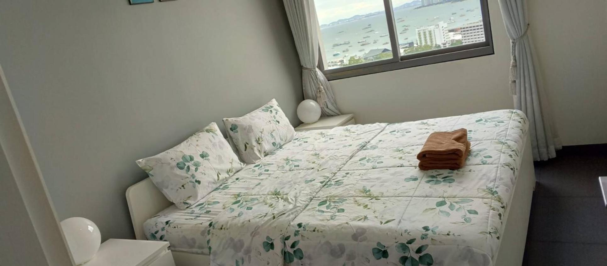Sea View Spacious At Apartment Pattaya