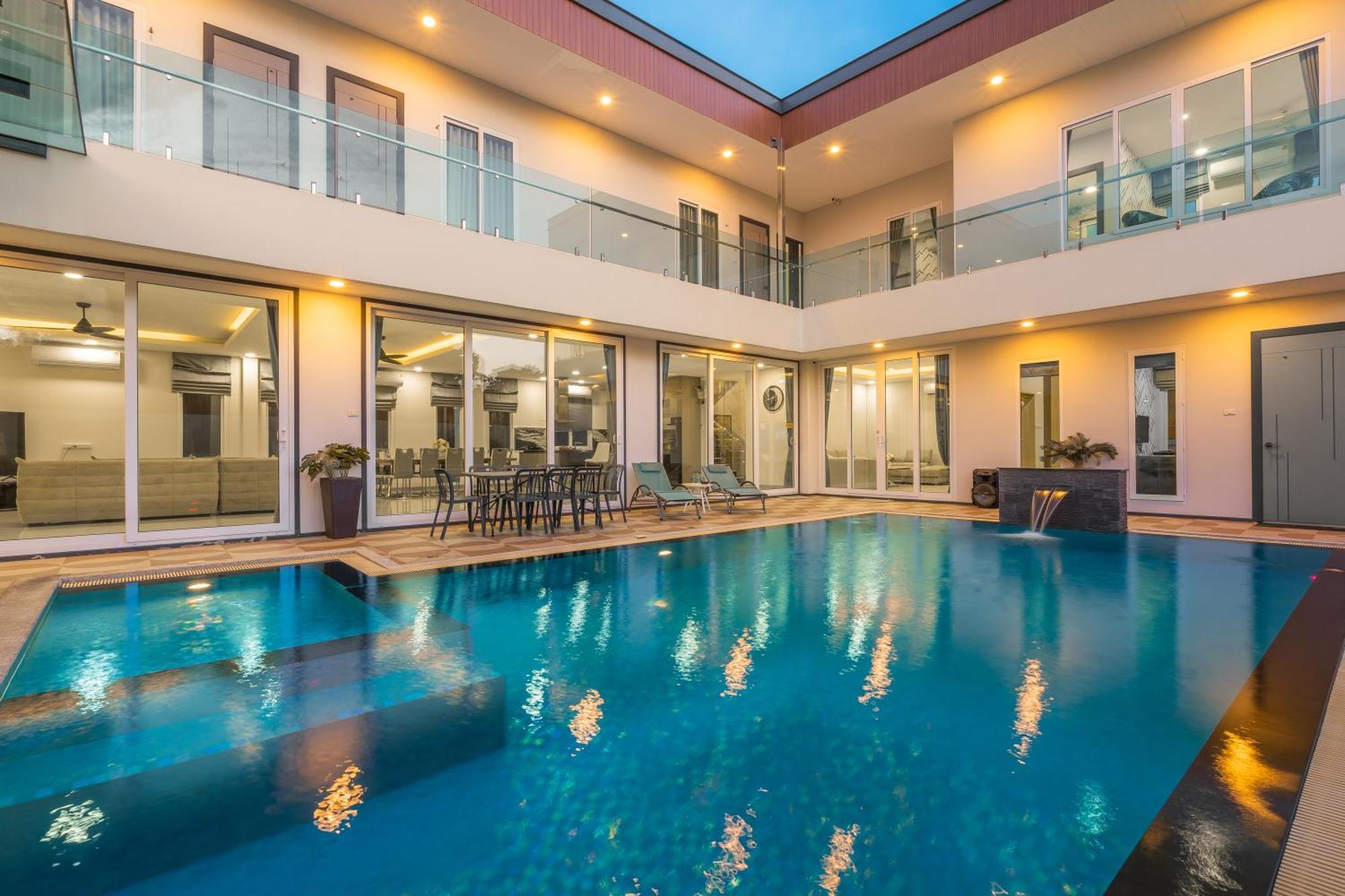 Villa 芭提雅21航站楼附近8卧9卫轻奢现代别墅带独立歌房 Pattaya