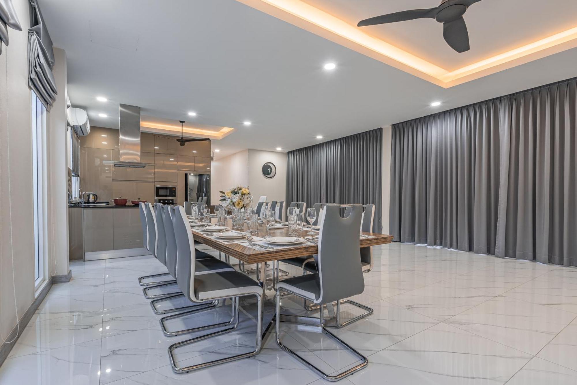 芭提雅21航站楼附近8卧9卫轻奢现代别墅带独立歌房 Villa Pattaya