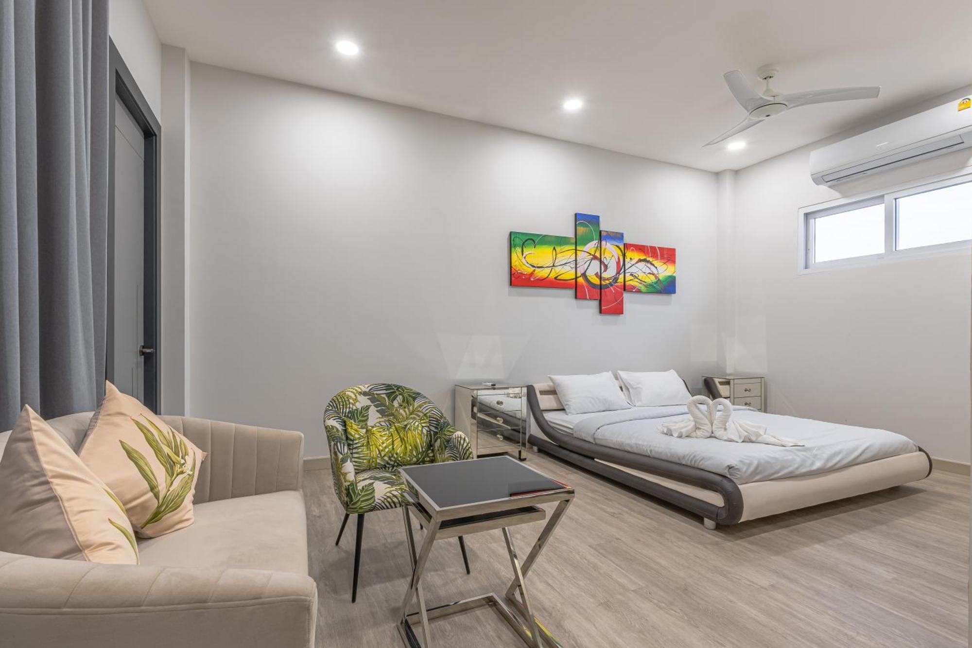 芭提雅21航站楼附近8卧9卫轻奢现代别墅带独立歌房 Villa Pattaya