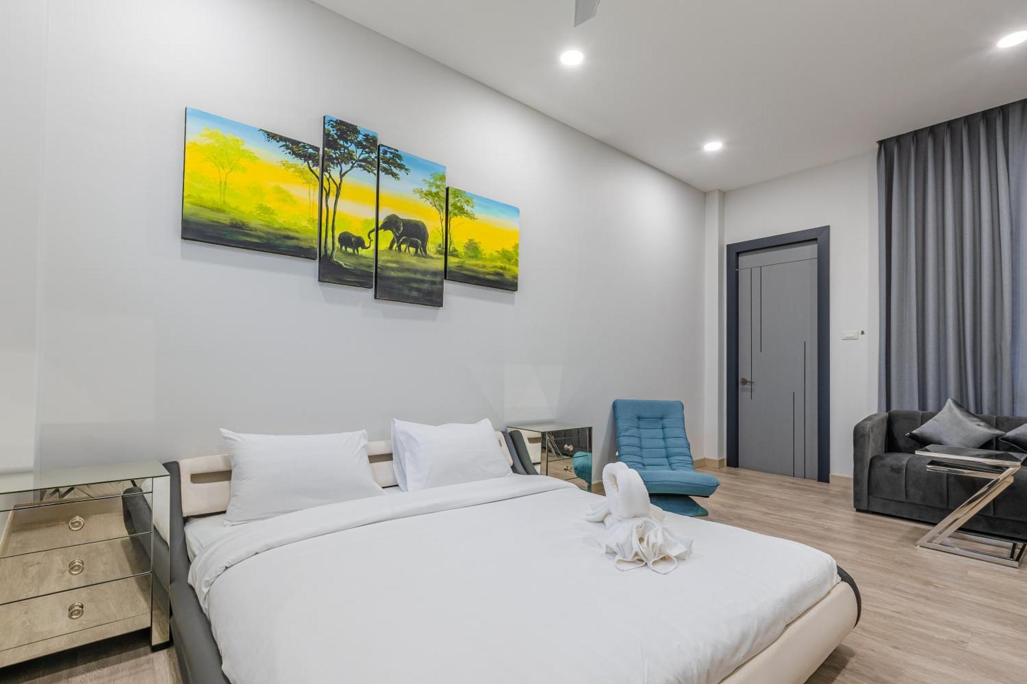 Villa 芭提雅21航站楼附近8卧9卫轻奢现代别墅带独立歌房 Pattaya