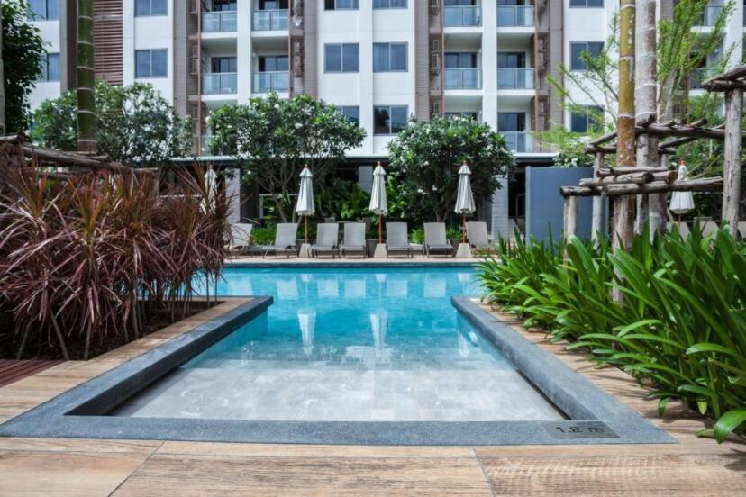 Unixx High Floor Seaview Double Bedroom *