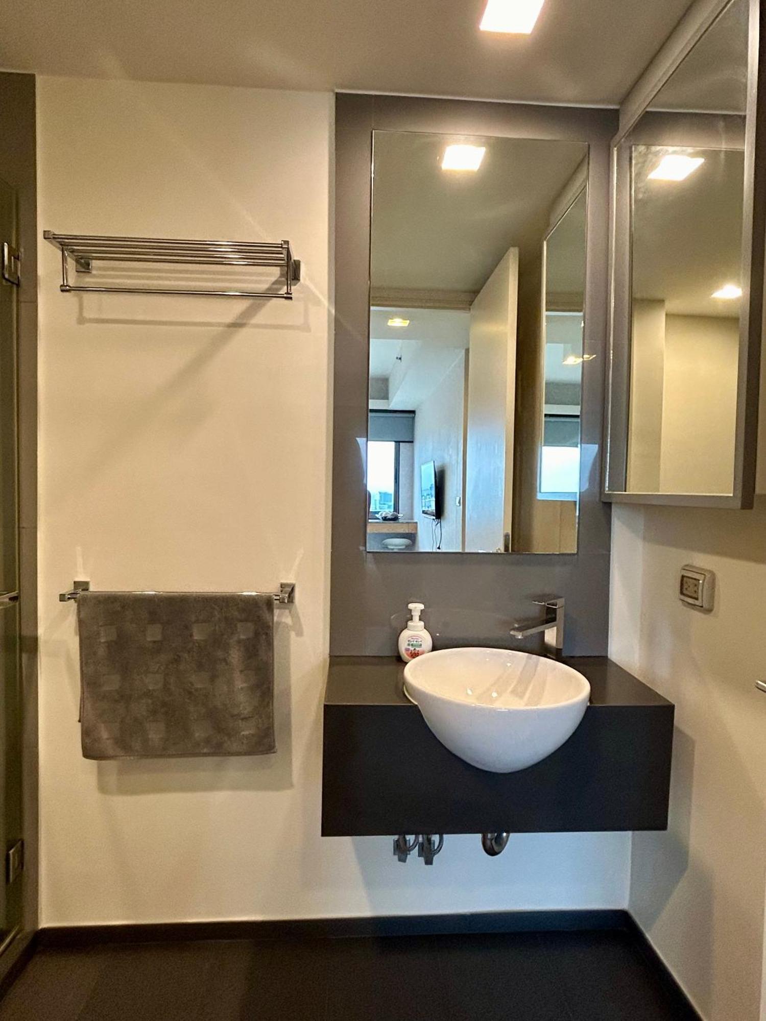 Unixx High Floor Seaview Double Bedroom Pattaya