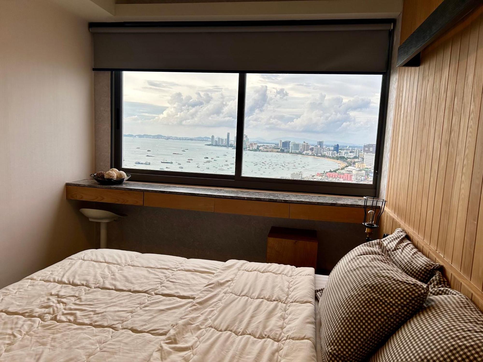 Unixx High Floor Seaview Double Bedroom * Pattaya