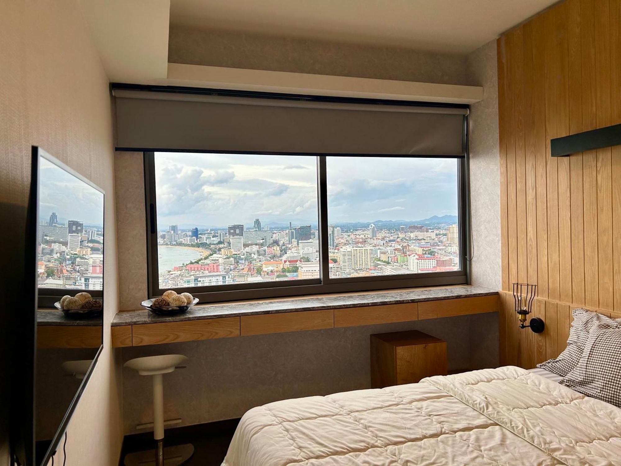 Unixx High Floor Seaview Double Bedroom Pattaya