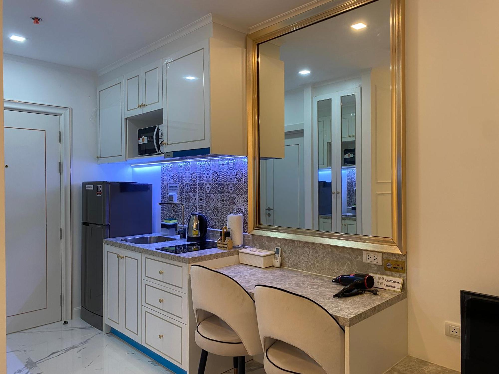 Apartment Jometian Empire Tower *
