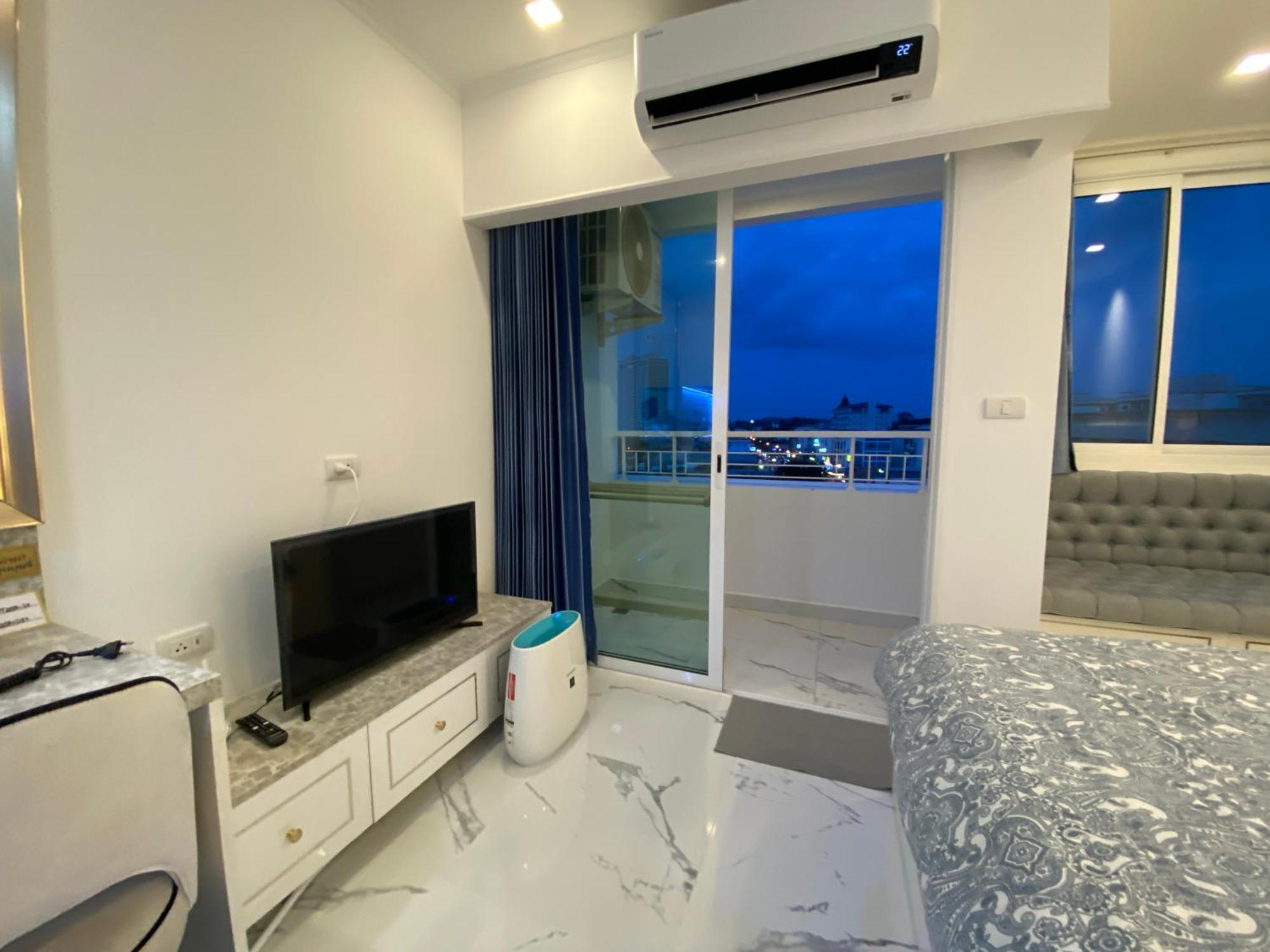 Jometian Empire Tower Apartment *