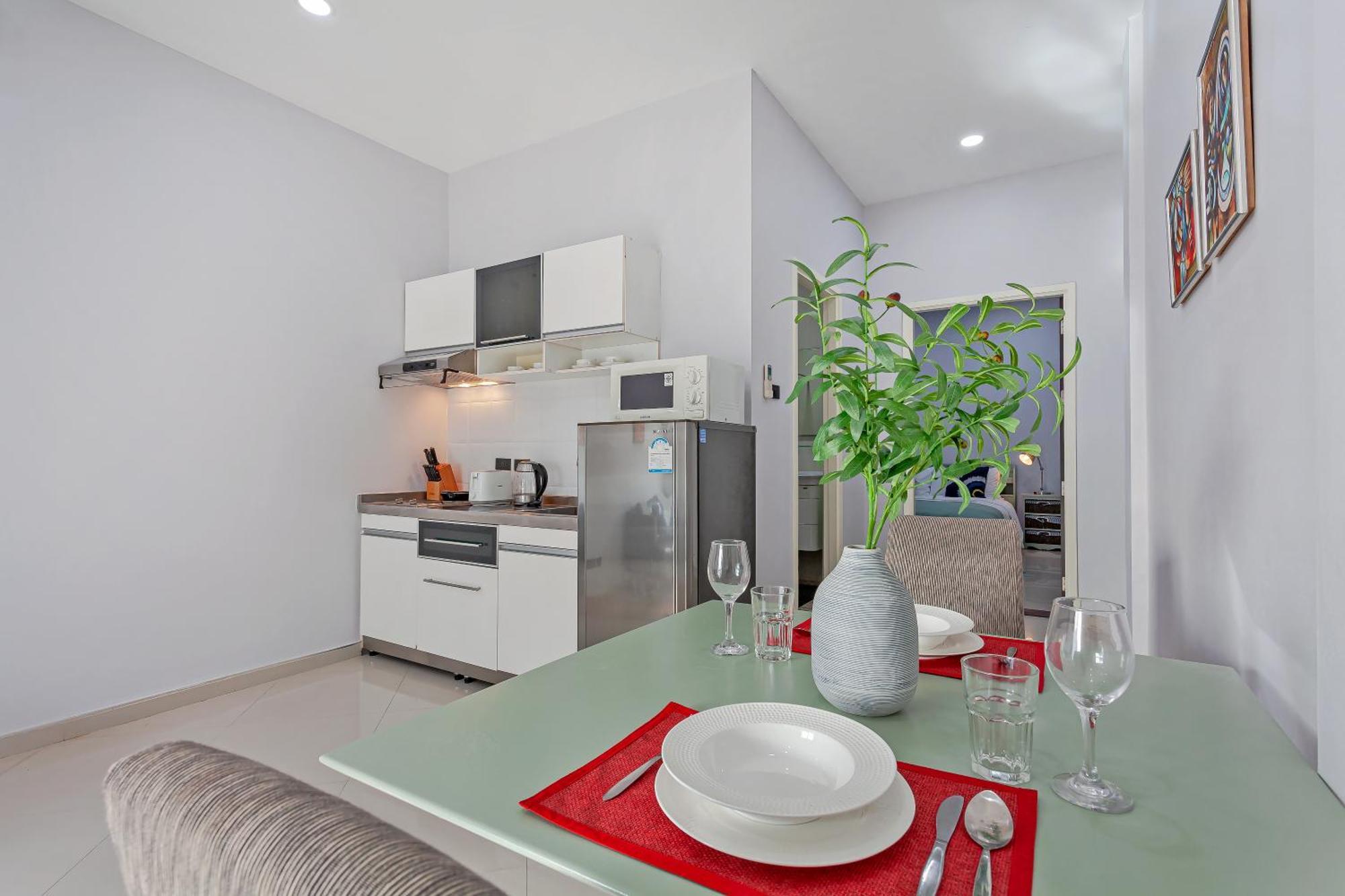 Grosvenor House - On The Phra Tamnak Hill Apartment