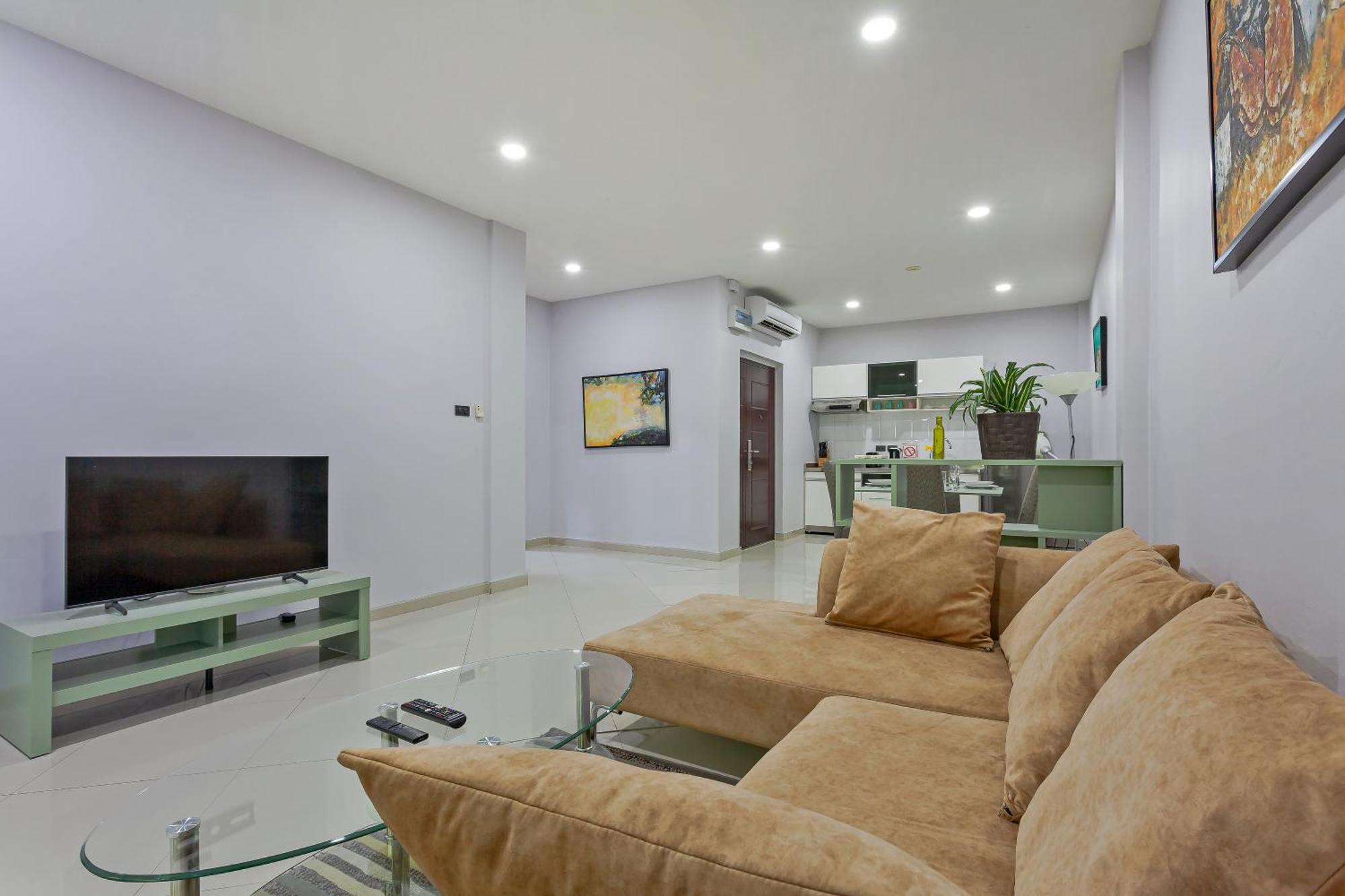 Grosvenor House - On The Phra Tamnak Hill Apartment