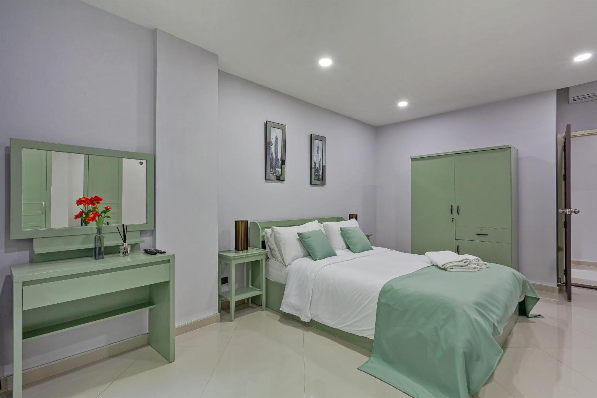 Grosvenor House - On The Phra Tamnak Hill