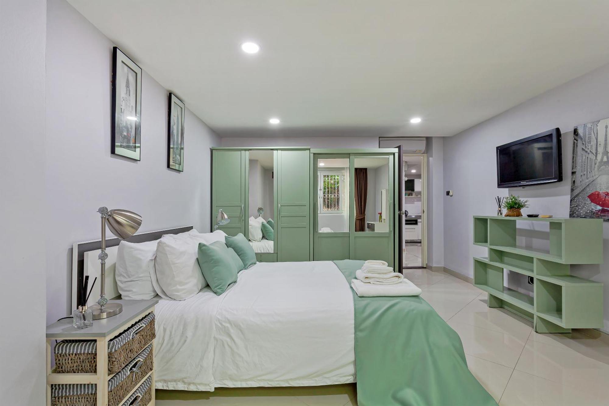 Grosvenor House - On The Phra Tamnak Hill Apartment