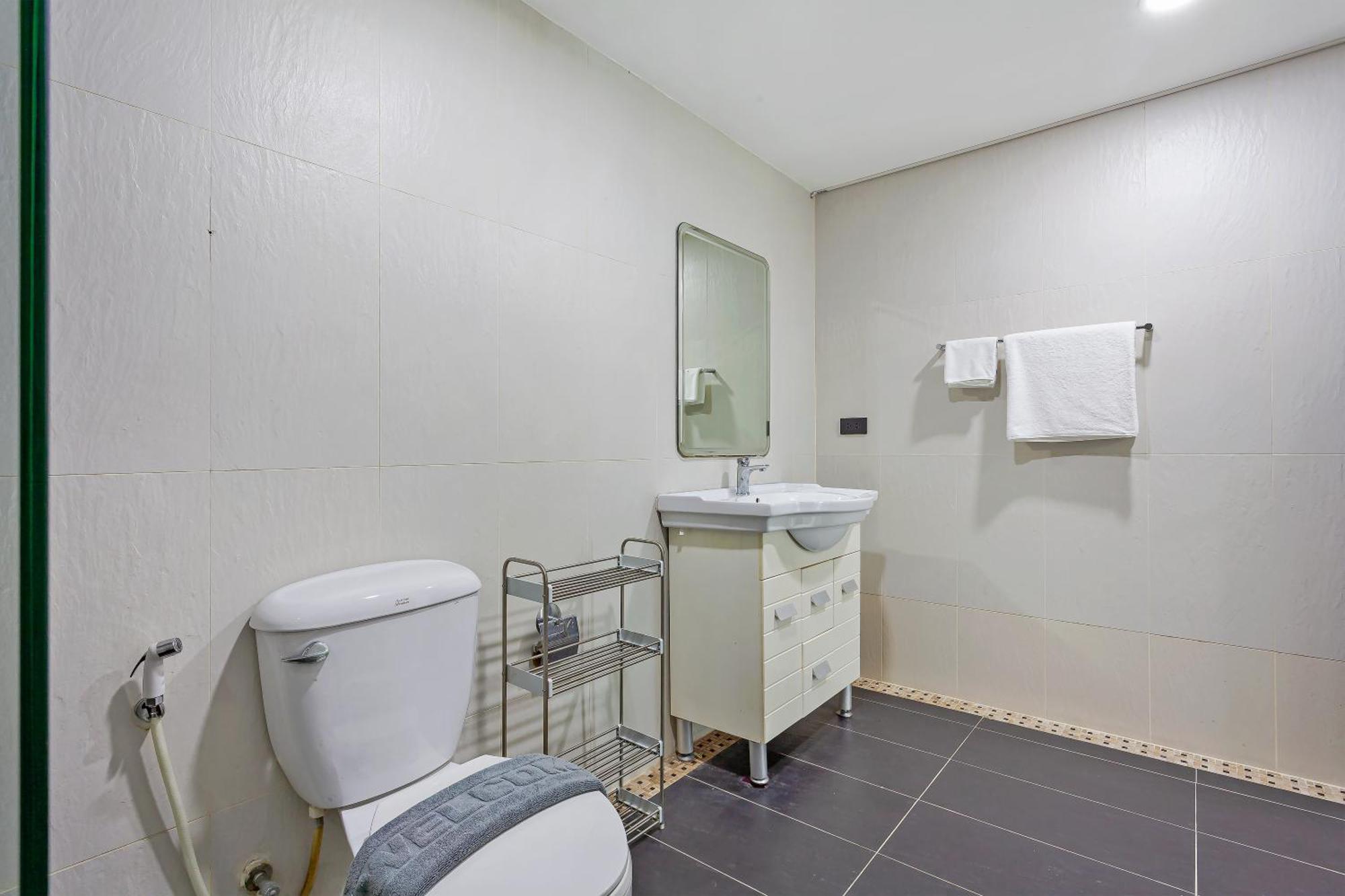 Grosvenor House - On The Phra Tamnak Hill Apartment