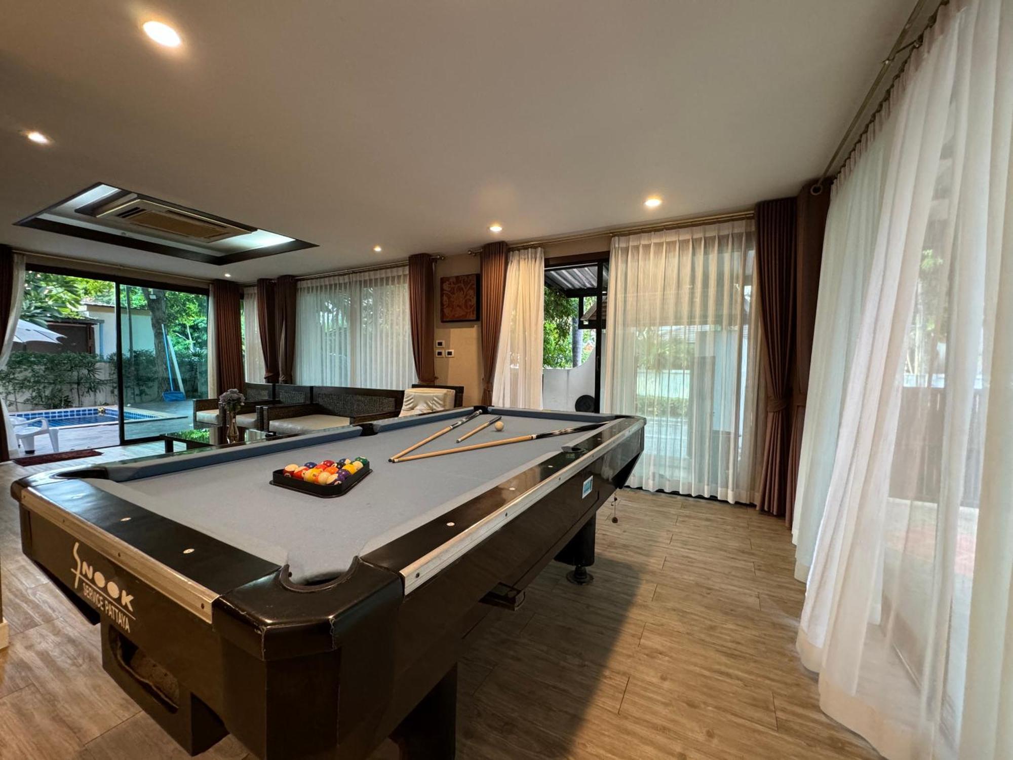 Baan Natcha Pool Center * Pattaya