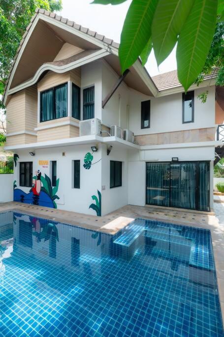 Villa Thai 23 3br Near Hollywood *