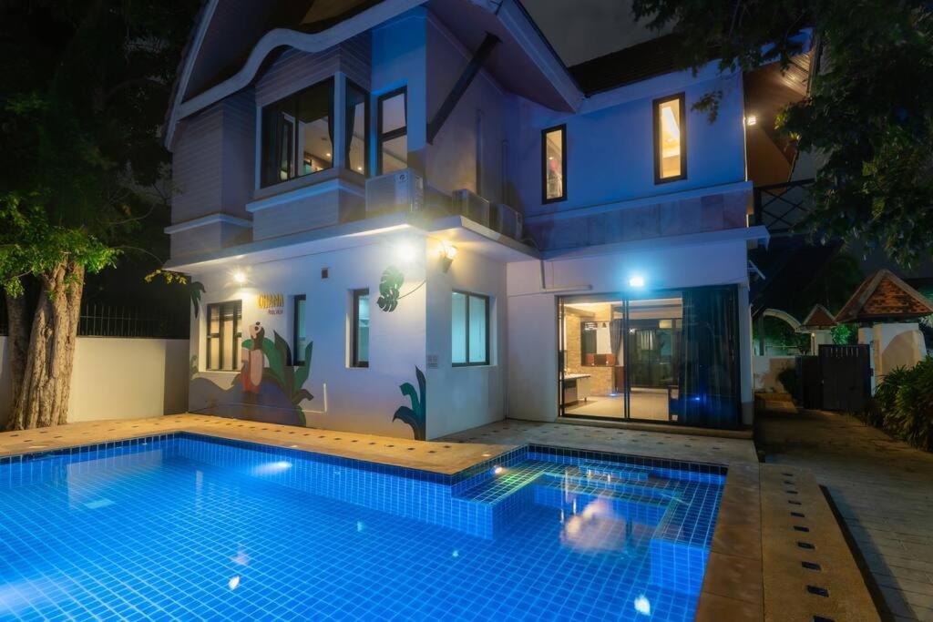 Thai 23 3br Near Hollywood Villa Pattaya