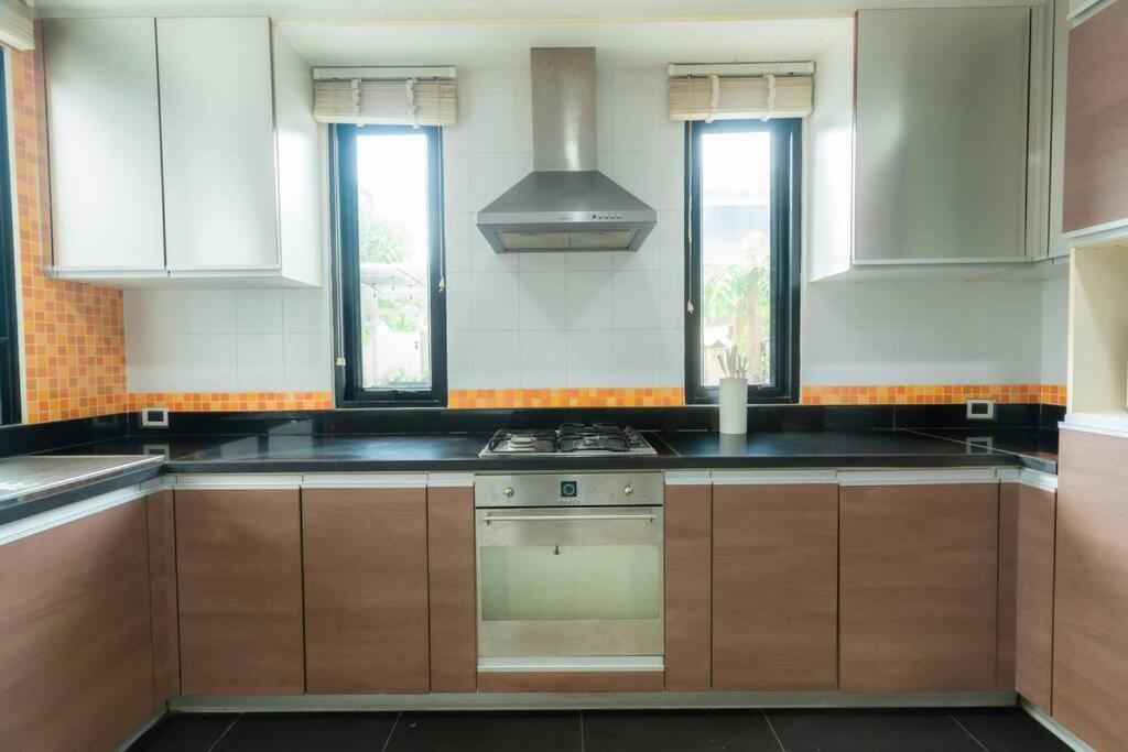 Villa Thai 23 3br Near Hollywood Pattaya