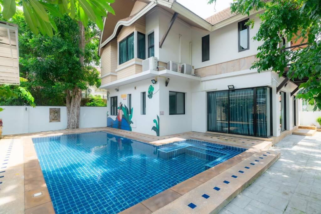 Thai 23 3br Near Hollywood Pattaya