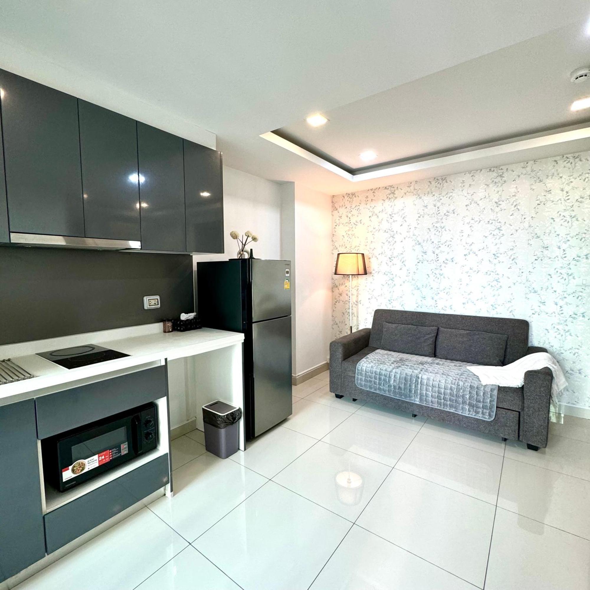 Arcadia Continental 1br Mid-high Floor Pool View Cozy Vibes * Pattaya