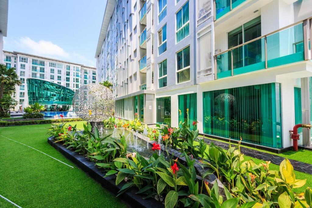 Apartment Center With 2 Bedroom Pattaya
