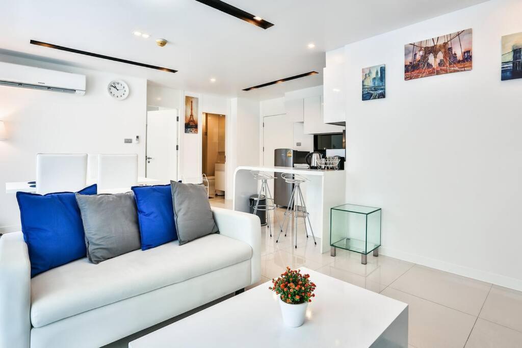 Center With 2 Bedroom Apartment