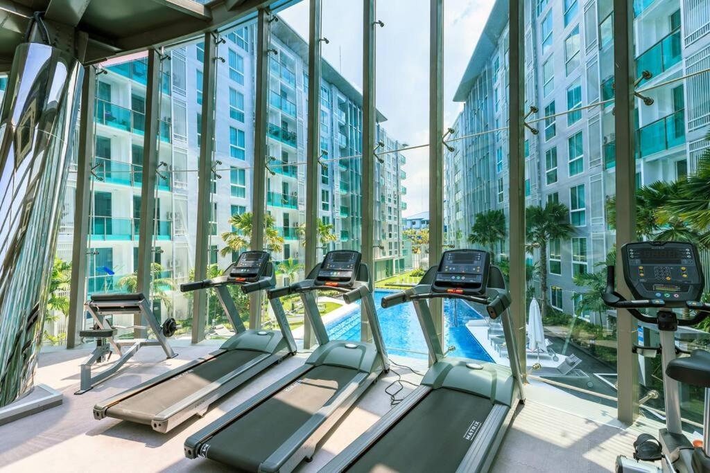 Center With 2 Bedroom Apartment *