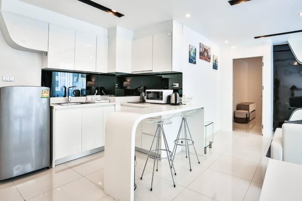 Apartment Center With 2 Bedroom Pattaya