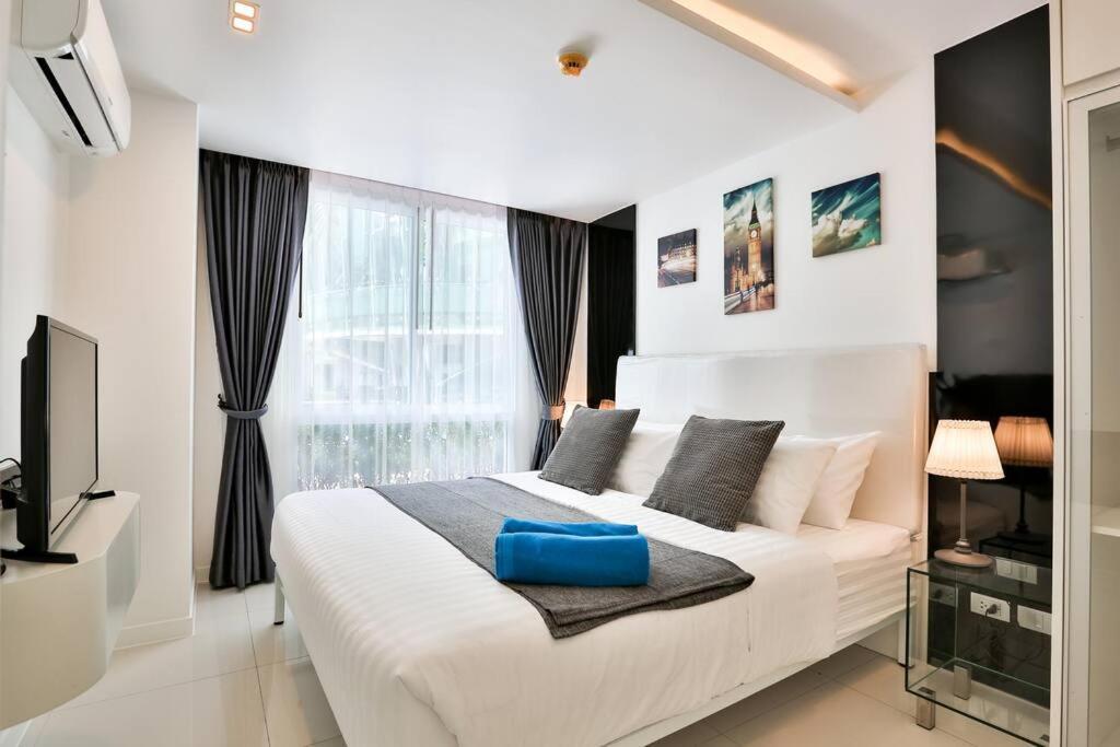 Center With 2 Bedroom Apartment *