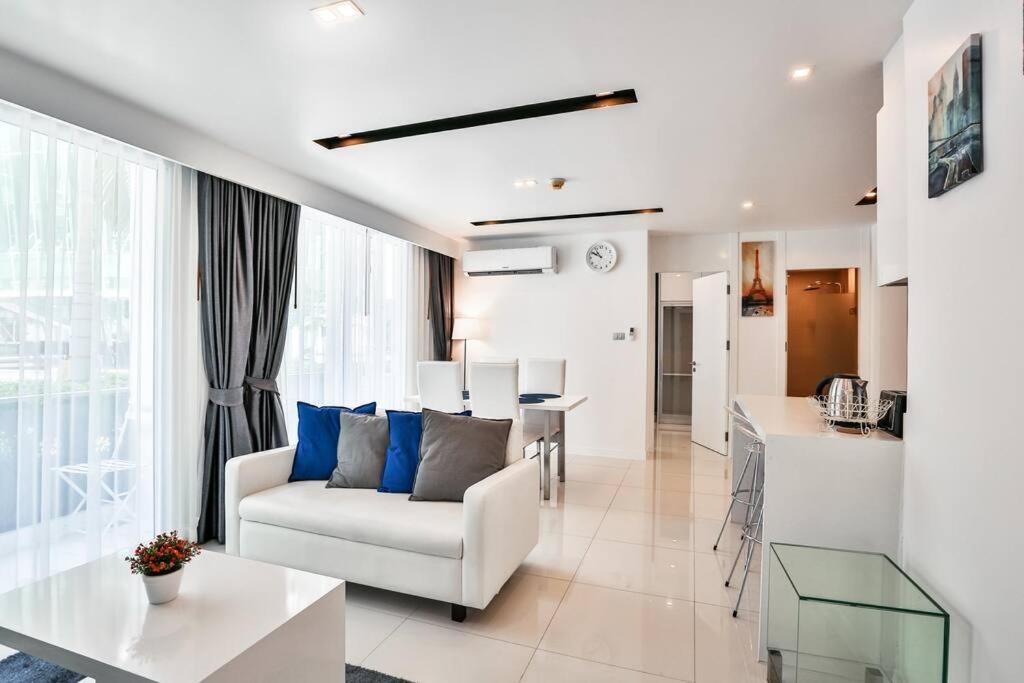 Apartment Center With 2 Bedroom Pattaya