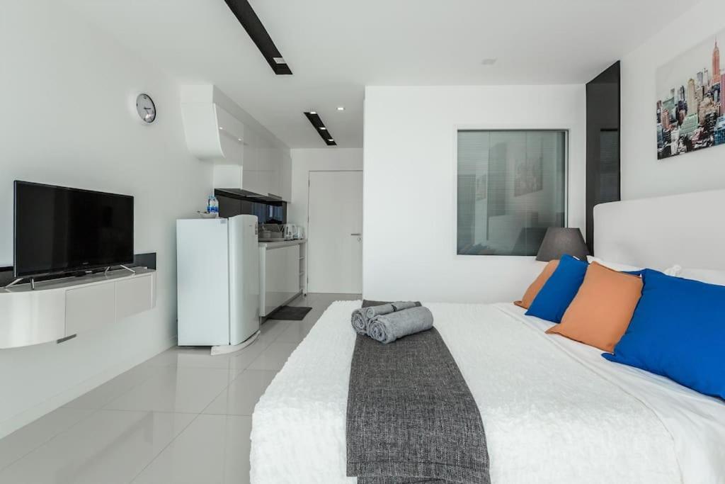 Apartment Center 7b