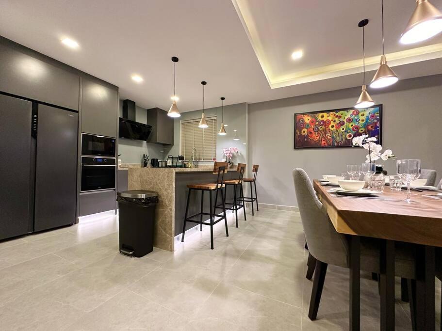 Villa Super Luxury 3 Bedroom Private Pool With Jacuzzi, Near 711, 10 Minutes To Walking Street And - Mt6